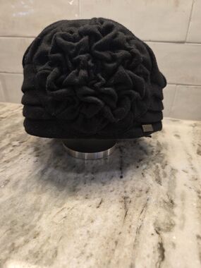 Betmar Women’s Fitted Wool Blend Hat Black W/ Gathered Flower Design